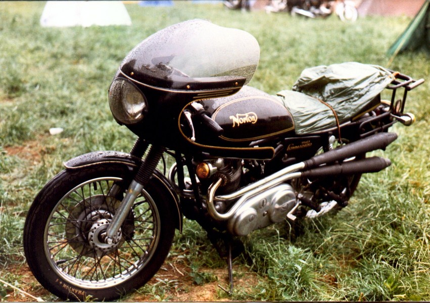 Norton Commando SS
Eine 850MKII SS beim Begonia Rally 1986
