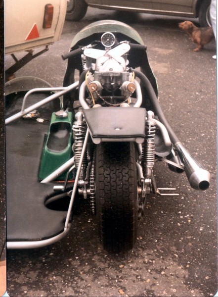 BSA A65 racing side car (1)
Bitte nehmen Sie platz , der flug geht gleich loß ...
Zolder HGP ´84
