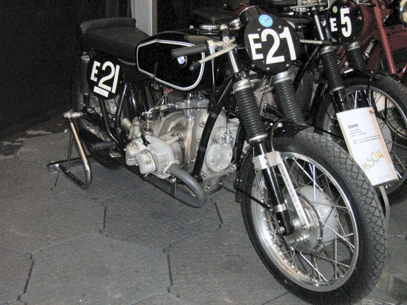 BMW R3
Eine BMW rennmaschine aus der nachkriegszeit
