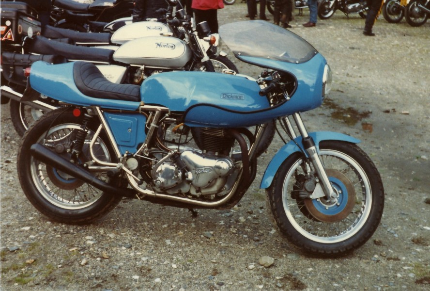 Rickman Commando
Eine von der wenige Norton Rickman Commando ´s gesehen auf die Isle of Man NOC reunion während der 1981 TT.
