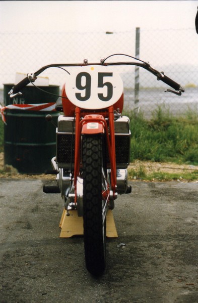 DKW  `Longhorn´
Eine DKW zweitakt rennmaschine mit wasserkühlung beim Jan Wellem Pokal ´88
