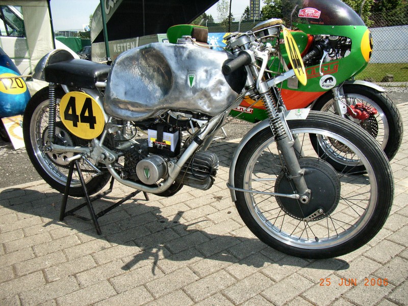 DKW  Type ?
gesehen beim JWP 2006. Wer weißt mehr über diese maschine ?
