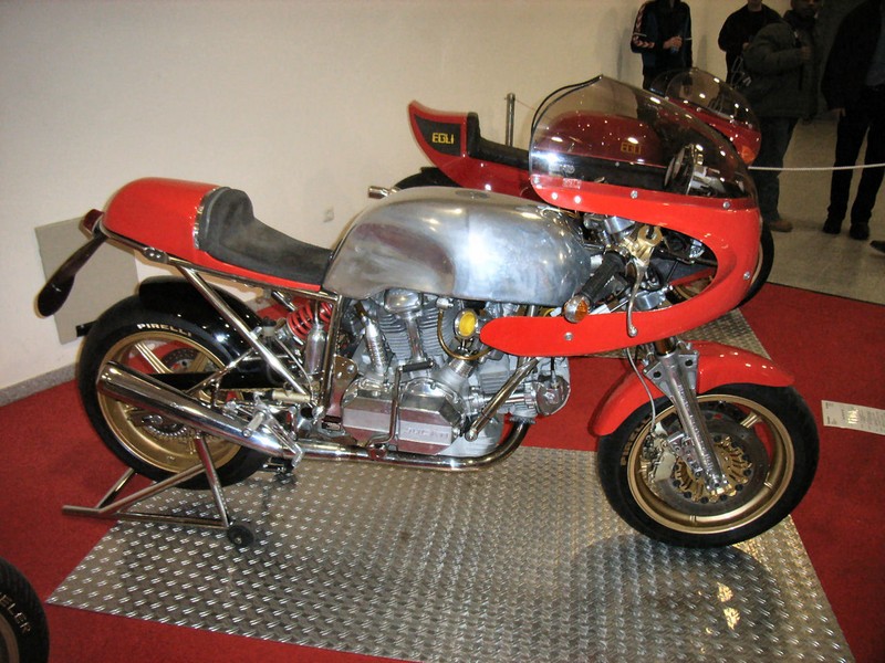 Egli Ducati 900
