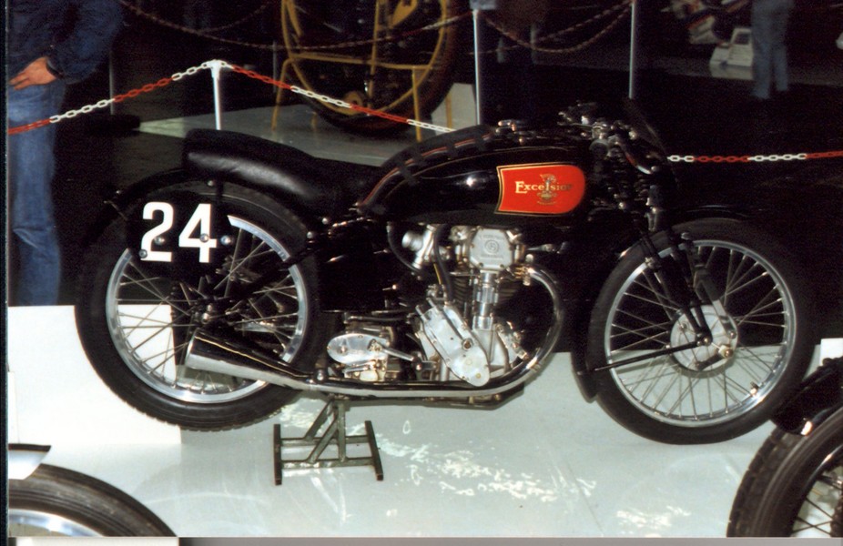 Exelsior Manxman 250
gesehen auf der Motor Show Essen ´86
