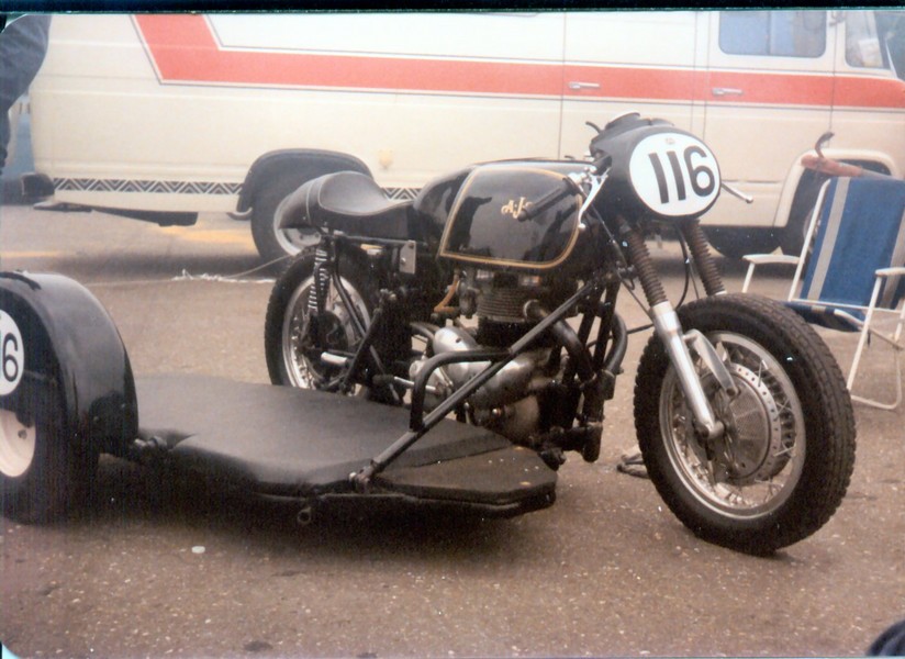 AJS 500 twin
AJS side car racer marke eigenbau beim Zolder HGP´84
