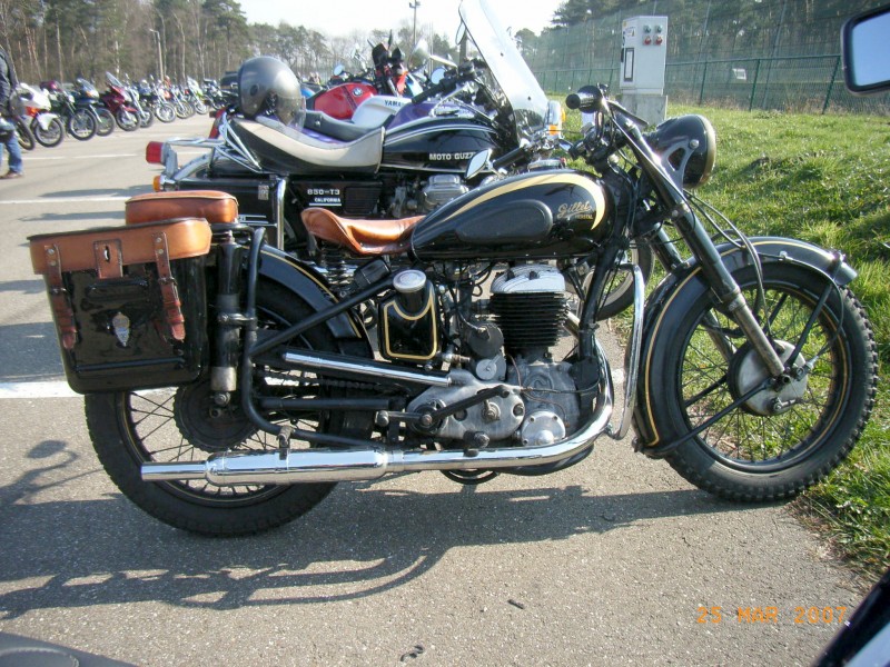 SV Gillet
Eine Belgische Gillet seitenventiler auf dem besucher parkplatz 
A Belgian SV Gillet on the visitors parking lot 
