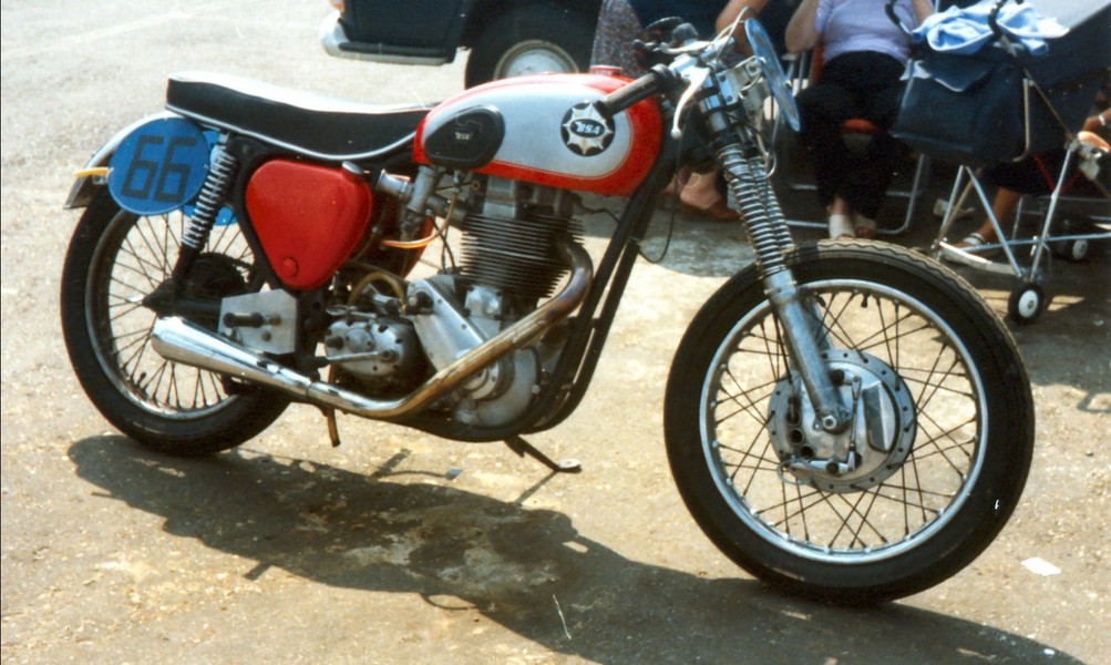 The red Goldstar
Eine BSA Goldstar beim Zolder HGP in 1984
