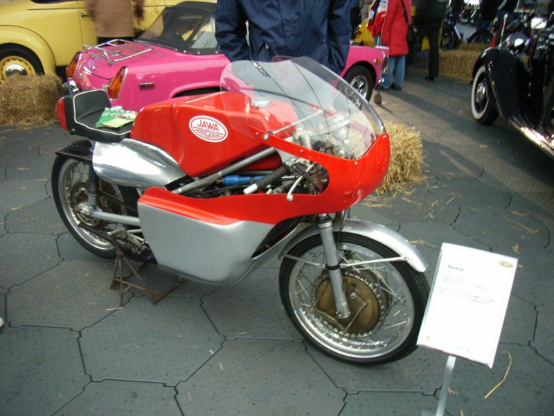 Jawa GP racer - Bill Ivy
Jawa werksrenner von Bill Ivy zu sehen beim Nürburgring classic 2005
