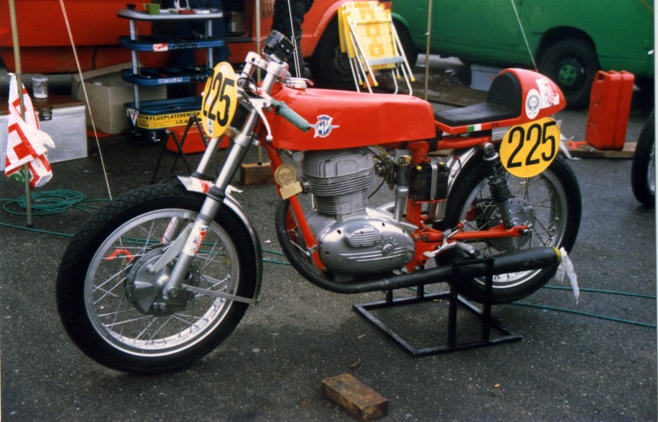 MV Augusta single
Diese kleine MV war beim Jan Wellem Pokal ´88 dabei .
