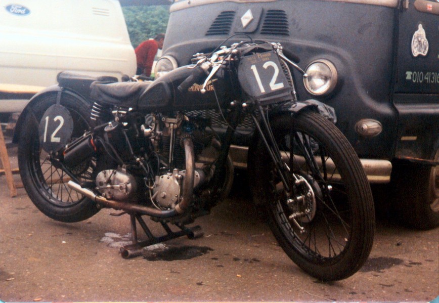 Moto Mineur  500 - 1933
Wer kennt diese alte Französische marke noch ? Gesehen beim Zolder HGP´84
