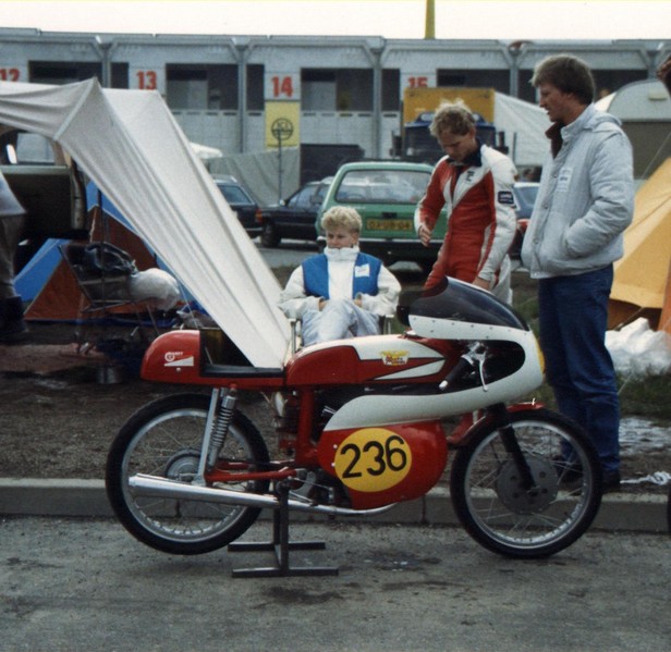 Moto Morini Cesara 125
Diese schöne Italienerin aus 1961 war zu bewundern beim HGP in Zolder 1987.
