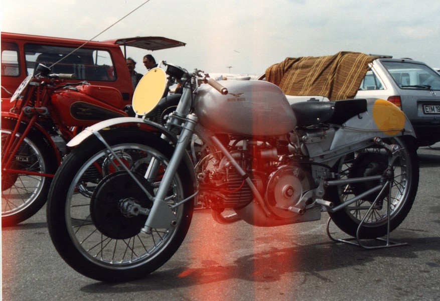 Moto Guzzi 500 mono
Diese Guzzi war zu sehen beim Old timer GP ´89 auf der Nurb. Ring
