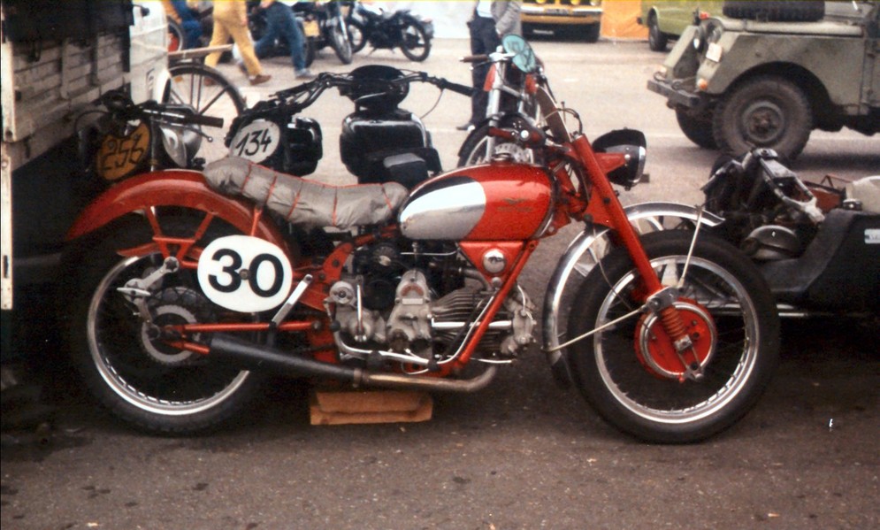 Moto  Guzzi Airone  500
Einen vorläufer der Falcone beim Zolder HGP´84
