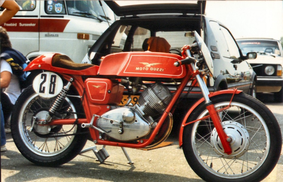 Moto Guzzi Lodola 250
Eine racing Lodola beim Zolder HGP ´86.
