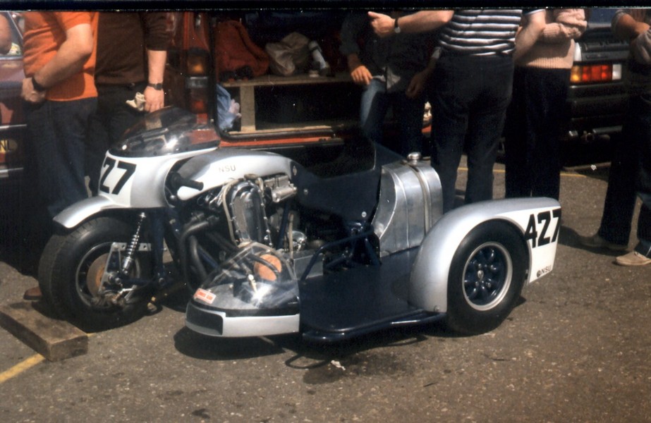 NSU four side car racer
diese rarität war zu sehen während der Zolder Historic GP ´85
