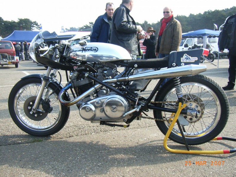 The Seeley Norton     2
Auch von der kuppelungsseite sieht sie gut aus. 
She also looks good from this side.
