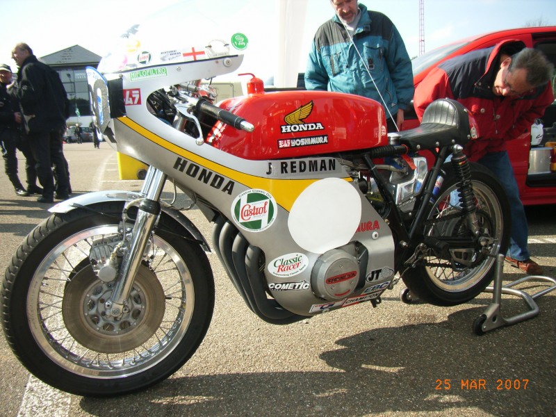 Honda CB 750 R
Honda renner im stil der Jim Redman maschinen
Honda racer in style like the Jim Redman bikes.
