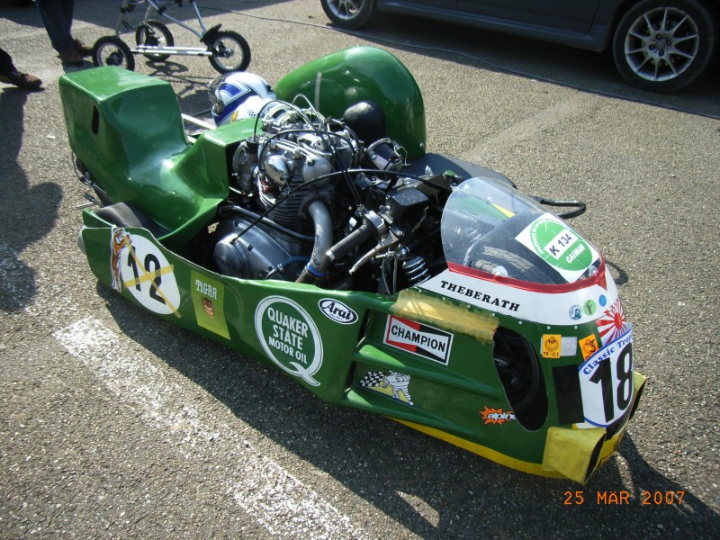 Yamaha renngespann   1
Dieses renngespann hat einen zweicylinder XS Yamaha motor.
Racing side car with a  XS Yamaha twin engine.
