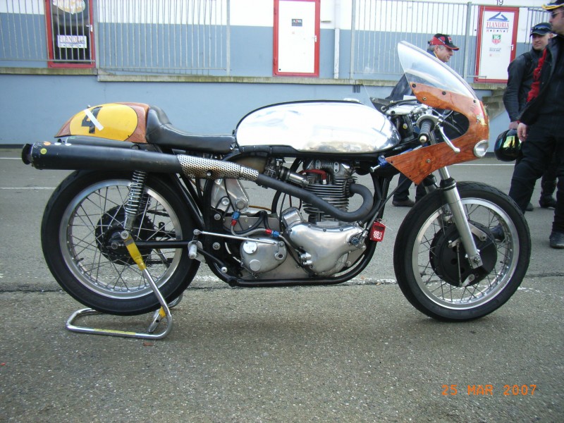 The Norton woodpecker
Eigenbau Norton rennmaschine
Selfmade Norton racer 
