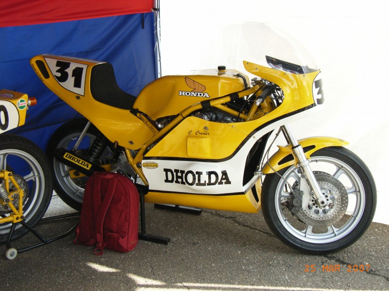 DHOLDA HONDA endurance racer    1
eine der orginale langstrecken renner vom Belgischen Dholda racing team 
One of the original endurance racers from the Belgian Dholda racing team
