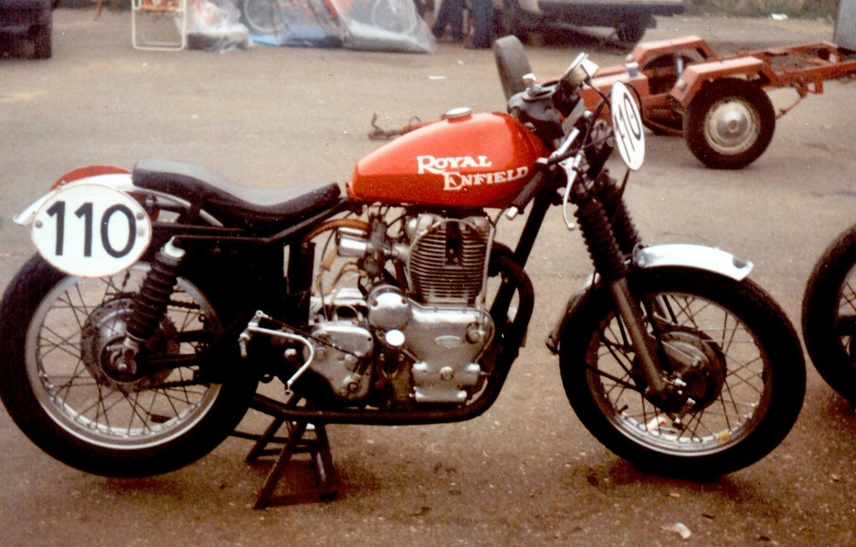 Royal Enfield 500 Meteor
Eine umgebaute Meteor mal als racer - Zolder HGP´84
