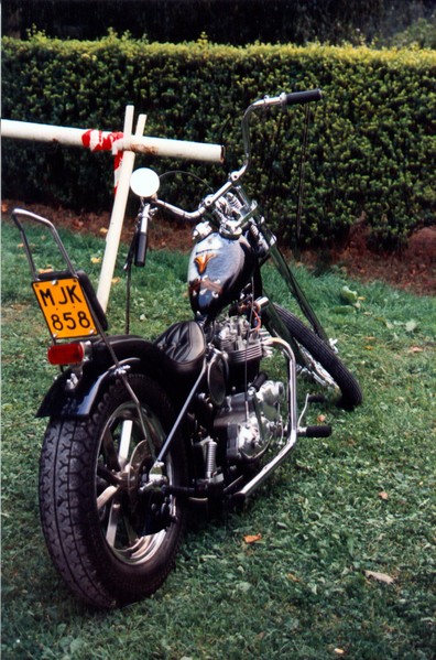 The Bonni chopper    1
Triumph Bonneville  mit ape hanger und high sissy bar, remember easy rider. 
