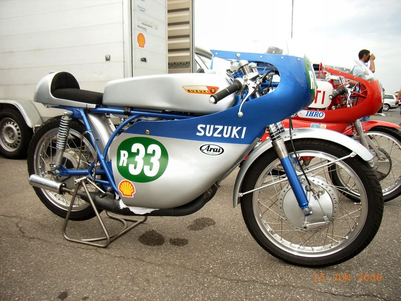 Suzuki TR 250 - 1968
Suzi Rennmaschine von Hans-Jürgen Krüll beim JWP 2006
