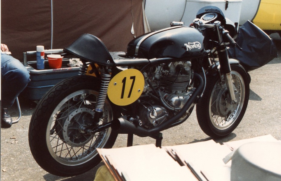 The black Dommiracer
Norton Dommiracer at the Zolder HGP.
