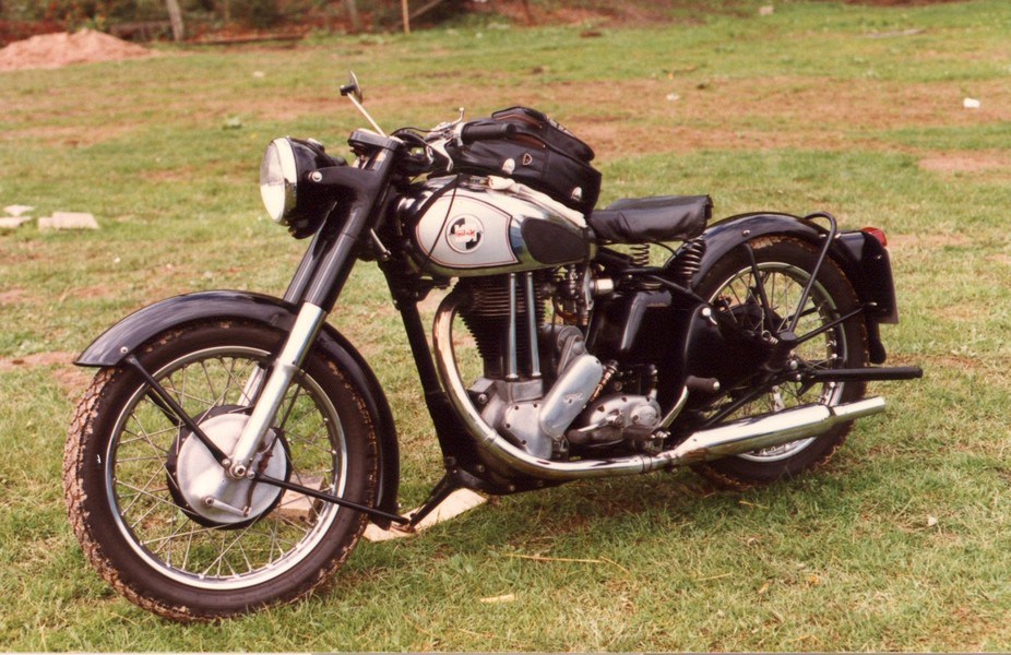 Norton ES II
Eine alte ES  II beim Donrather treffen 1986
