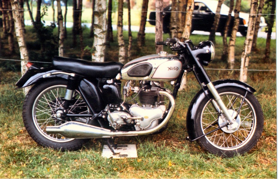 Norton Mod 7  500cc
Eine Norton aus den frühen 50er beim Begonia Rally 1986
