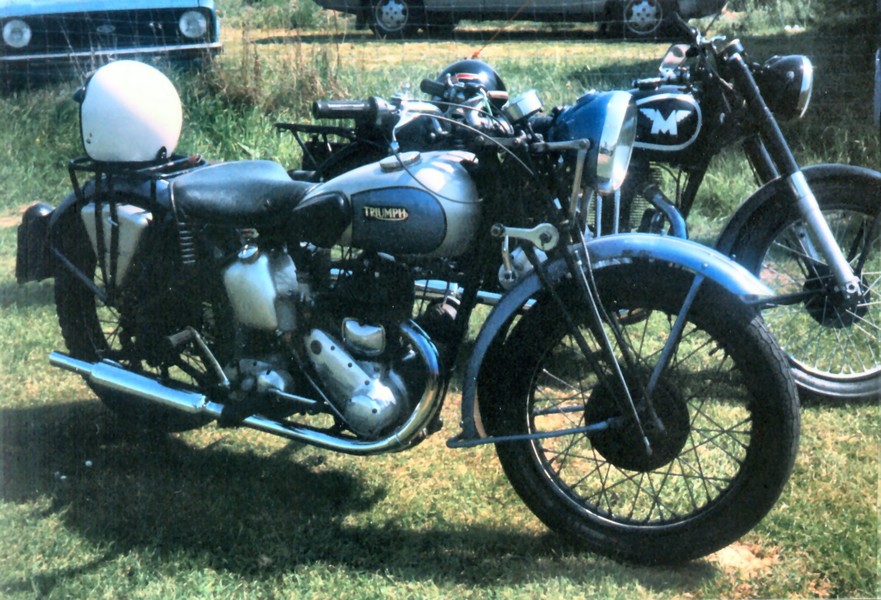 Triumph 500 seitenventiler
Eine Triumph mit seitenventil motor gesehen beim Begonia Rally 1986
