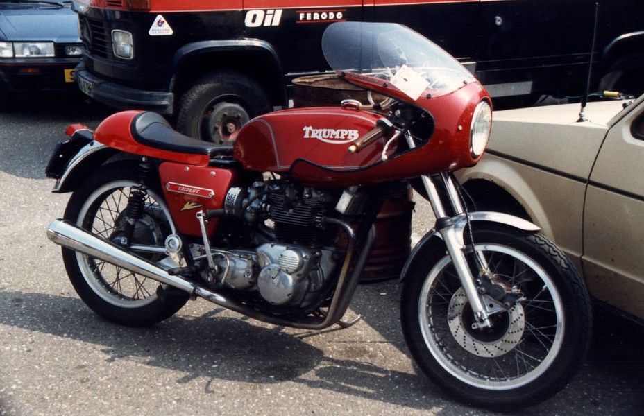 Triumph red half top Trident
A nice sporty looking Trident 750 

