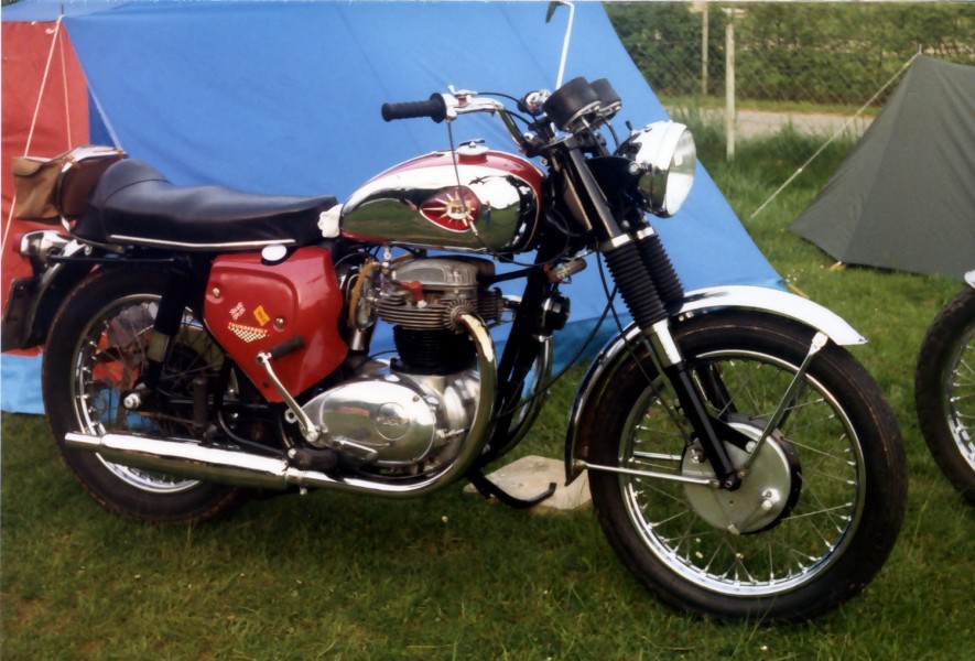 BSA 650 Thunderbolt 
Eine 650er Thunderbolt beim Engländer Treffen in Donrath 1983.
A 650 Thunderbolt at the British Bike meeting in Donrath (GER) 1983
