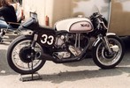 Dateiname=ES II 500 Manx style racer Zolder 88 HGP.jpg
Dateigröße=270KB
Abmessungen: 1661x1125
hinzugefügt am: %06. %584 %2005 ES II 500 Manx style racer Zolder 88 HGP.jpg