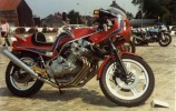 Martin_Honda_CBX_6_cylinder_-_cafe_racer_meeting_Brassaat__1980.jpg