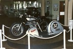 Dateiname=Thirties Manx side car racer Br MM.jpg
Dateigröße=305KB
Abmessungen: 1721x1158
hinzugefügt am: %06. %872 %2005 Thirties Manx side car racer Br MM.jpg