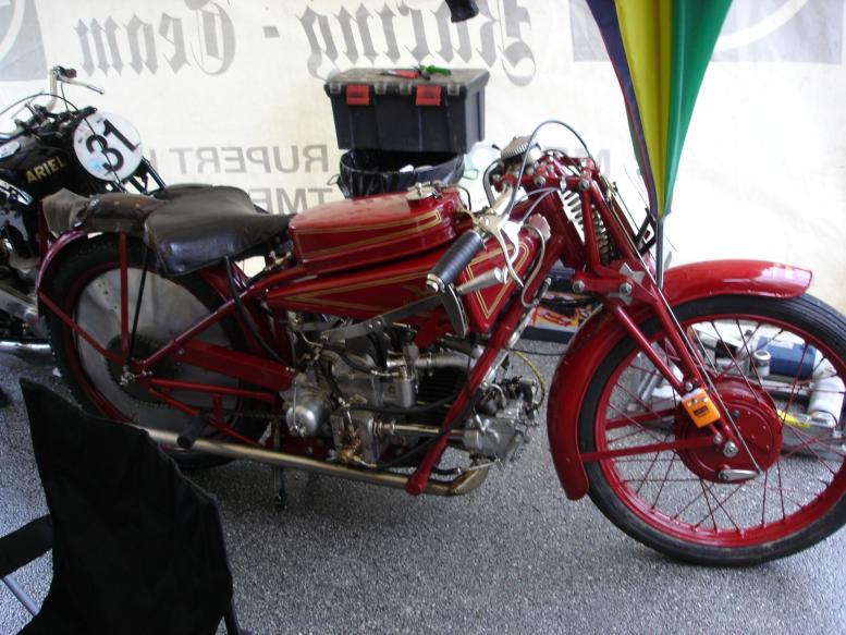 Guzzi von Rechts
