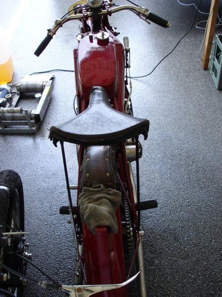 Guzzi von Hinten
