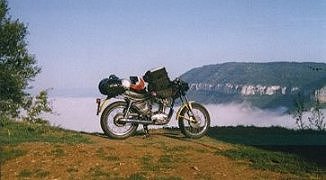 450 SCR ´68 in Südfrankreich
3 Wochen Urlaubstour mit 450 SCR auf dem Weg nach Spanien
Schlüsselwörter: desmo,ducati,nienhagen