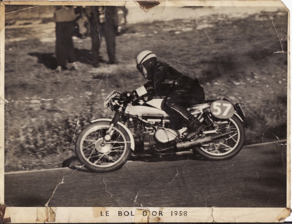 Bol d'or 1958
Richard Rousselle auf Rumi Junior bei der Bol d'Or 1958
