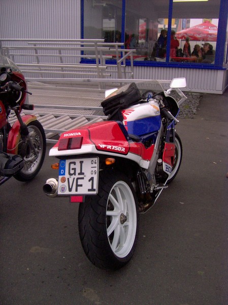 Kölner Kurs 2006
Eine seltene VFR 750 
