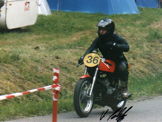Urs Schlup am Bergrennen in baar auf seiner Yamaha DS6 250ccm 1968
