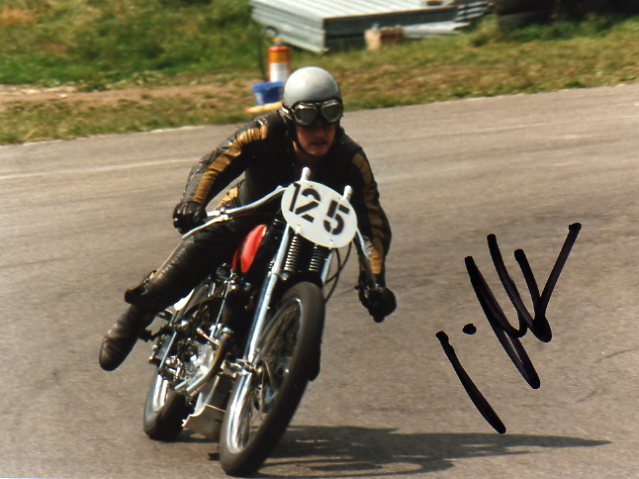 Peter Mäder auf seiner Harley 1200ccm 1928 in Lignieres
