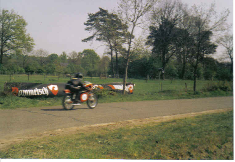 Bei einem Rennen in Holland (Holten 2001)

