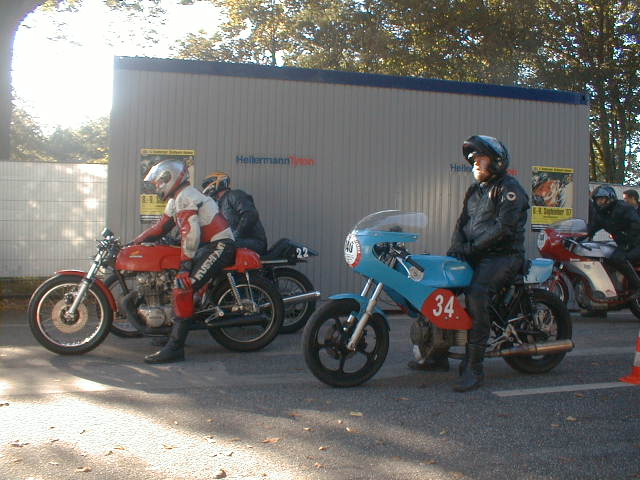 Vorstart Hamburger Stadtparkrennen 2007
Honda CB450 gegen Wankelpower
