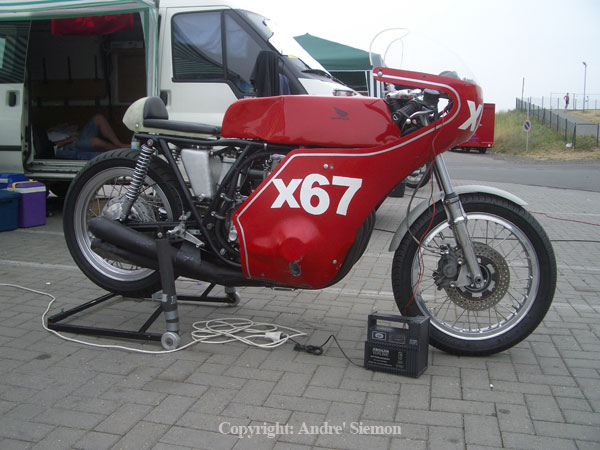 VFV-Oschersleben
Honda, Klaus Kniese, 812 ccm, Bj. ´71
