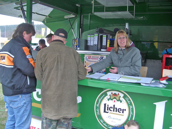 ... die Papierabnahme der super netten "Hinck Truppe" welche mit ihrer tollen Organisation eine Top Veranstaltung auf die Beine gestellt haben.
