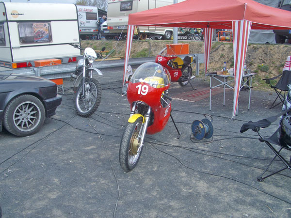Ein Teil des Maico Racing Team LE
Die neue Ersatzmaschine Maico MD 250 von André Siemon.
