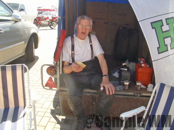 Karl "Carlo" Knoke  - Einstellfahrten Oschersleben
Unser lieber und geschätzter Freund "Karlchen" Knoke. Durch ihn ist immer sichergestellt, dass es Kuchen zum nachmittäglichen Kaffe gibt.
