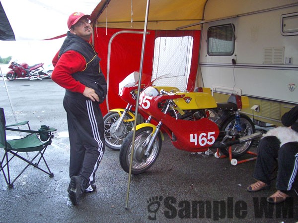 Bremerhaven Fischereihafenrennen 2007
Thomas Schulze unsere zarte Gazelle, oder wie heißt das Tier mit dem Rüssel noch; egal, Hauptsache grazil.
